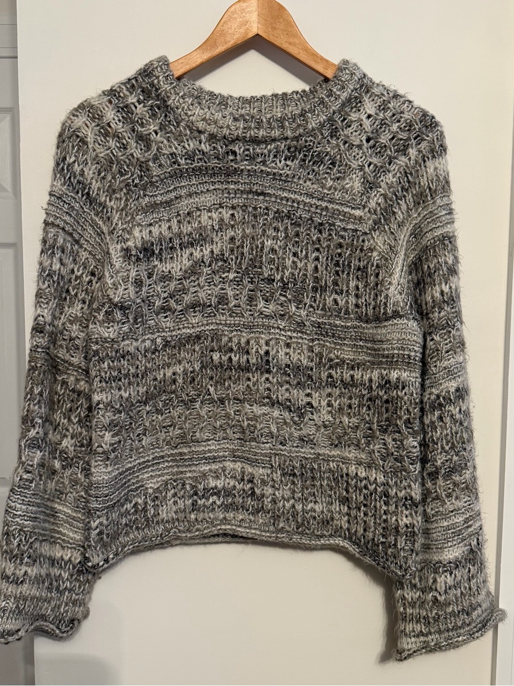 Universal Thread Gray Marled Crewneck Sweater